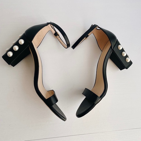 ✨New STUART WEITZMAN NearlyNude Pearl Studded Heel Leather Strappy Sandals 8B - Picture 6 of 10